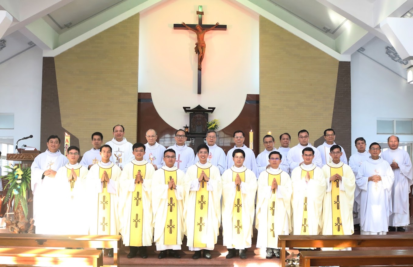 Thánh Lễ tạ ơn của các Tân Linh mục Khoá XIV Giáo phận Qui Nhơn và Nha Trang